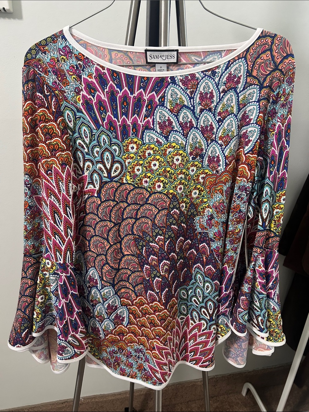 NWT Sam and Jess Multicolor Paisley Print Bell Sleeve Top size small